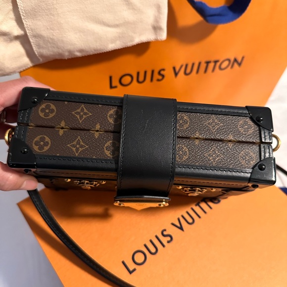 Louis Vuitton Petite Malle Monogram. - Picture 14 of 17